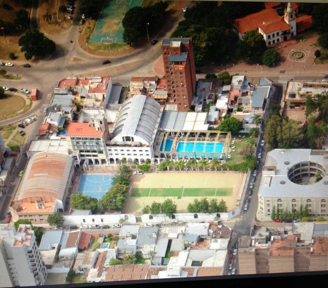 Tras la aparición de una rata en la piscina, suspendieron actividades en el natatorio de Ateneo Inmaculada  (VIDEO)