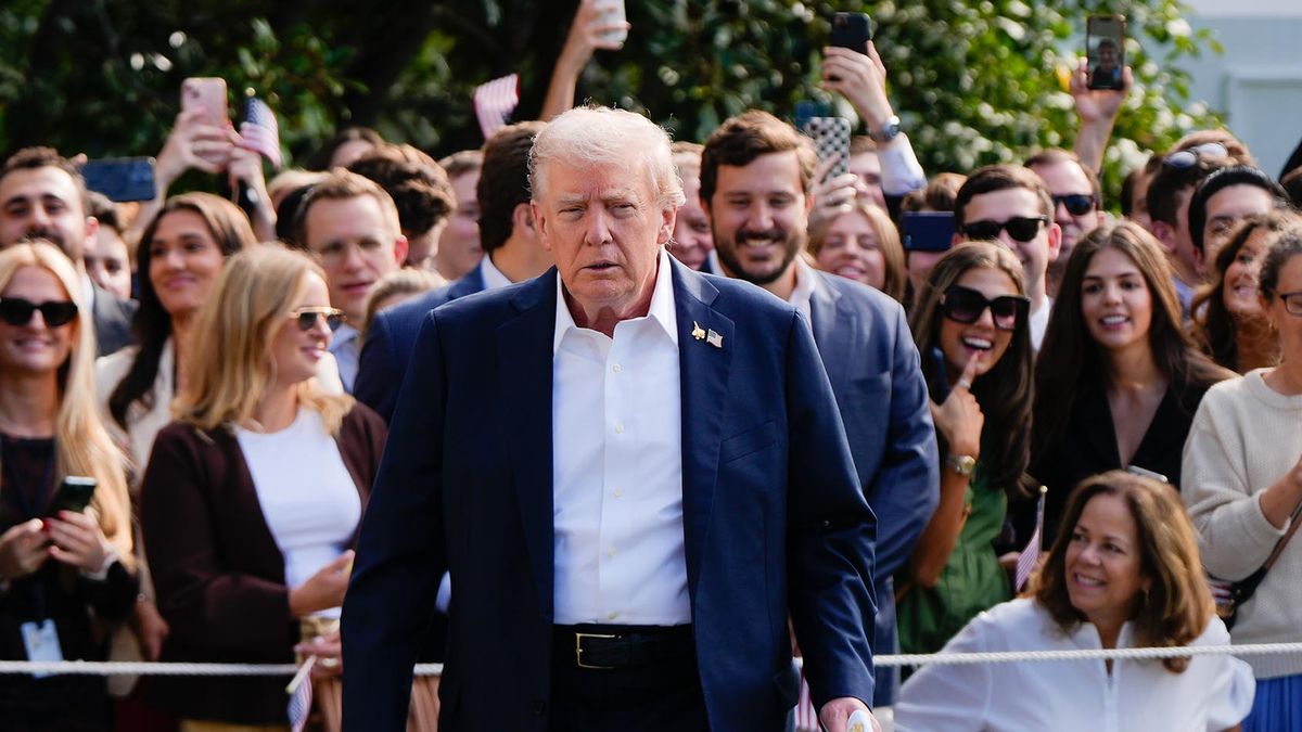 Donald Trump anunció que Venezuela entregará a EE.UU. entre 30 y 50 millones de barriles de petróleo thumbnail