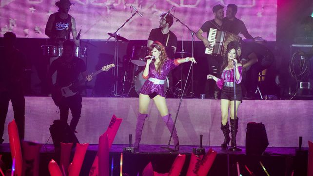 Griselda Siciliani y Esteban Lamothe dieron el sí en el Gran Rex en el final de Educando a Nina