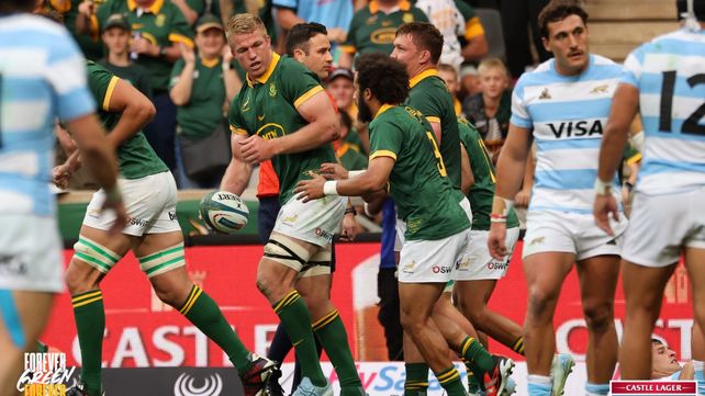 Pieter-Steph Du Toit acaba de marcar el segundo try de Sudáfrica y lo sufren Los Pumas.