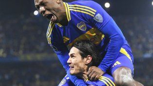 Advíncula y Cavani