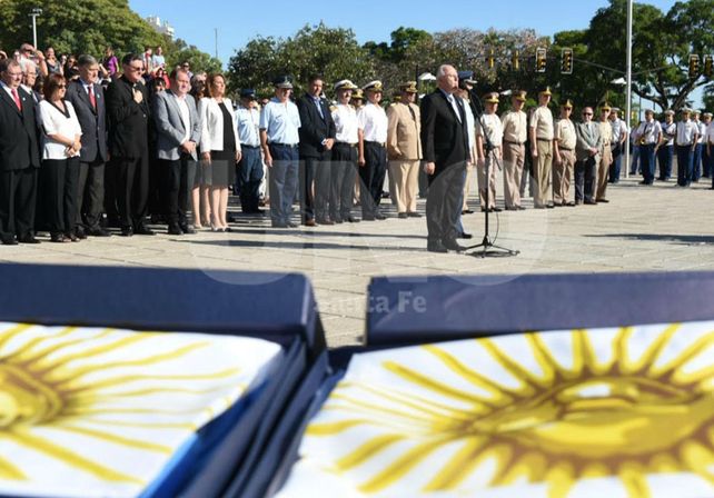 Ceremonia. El gobernador santafesino encabezó la celebración en la Cuna de la Bandera.