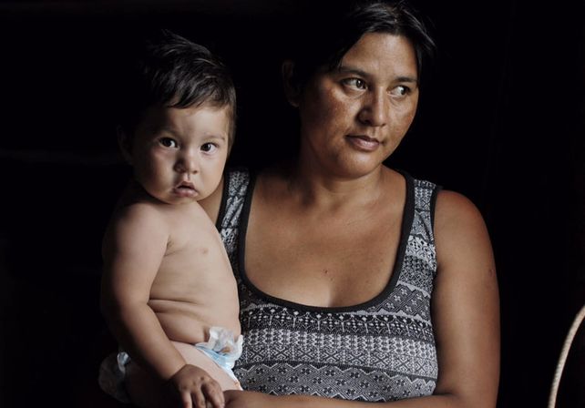 Expectativas. Los vecinos miran al cielo y piden una tregua para que el agua comience a descender. UNO de Santa Fe/Prensa Santa Fe Ciudad