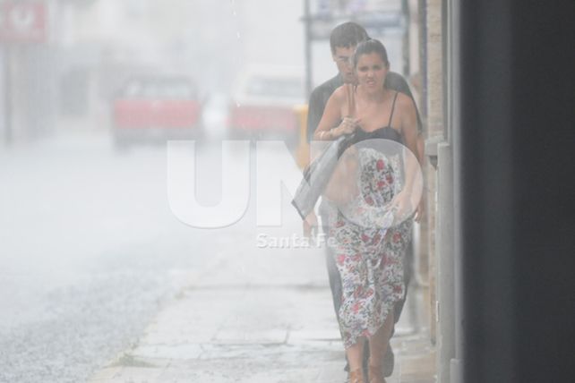 Lluvia, viento y granizo en Santa Fe