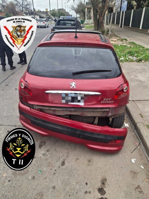 Un hombre de 39 años fue detenido el sábado 12 de septiembre tras el choque contra un Renault 12 en bulevar Seguí al 5300. La policía corroboró que estaba alcoholizado mientras manejaba un Peugeot 207 Compact.
