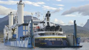 Inusual maniobra en Ushuaia para reparar un buque de investigación