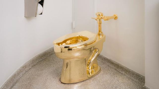 Un inodoro de oro