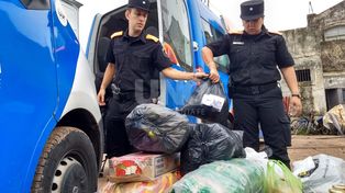 Inundaciones: la Policía entregó donaciones en el norte provincial