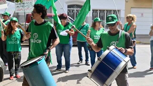 Maternazo frente a Derechos Humanos: docentes privados reclamaron la eliminación del premio a la Asistencia Perfecta
