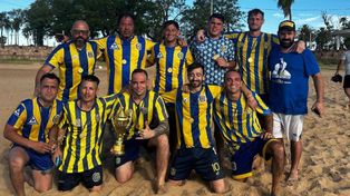 Fútbol Playa. Los canallas se quedaron con el torneo que se realizó en Paysandú y se trajeron la copa internacional.&nbsp; 