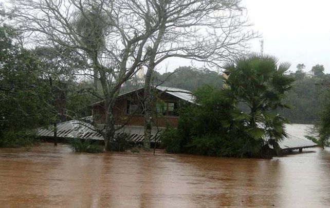 Misiones. Crecieron los ríos Iguazú y Paraná y