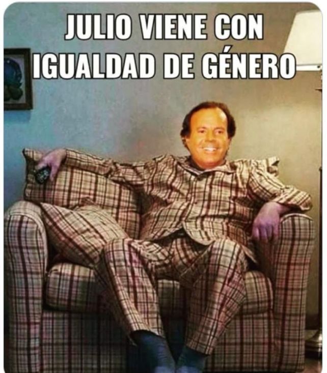 Cambia el mes y vuelven los memes de Julio Iglesias