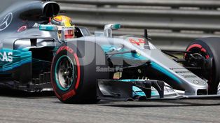 Hamilton logró la pole en China