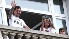 La familia Messi estuvo un mes alojada en el hotel Royal Monceau. La familia Messi estuvo un mes alojada en el hotel Royal Monceau.