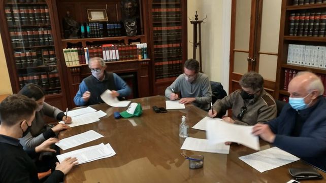 La firma del acta para la creación de la Asociación Argentina de Caminos Rurales Sustentables (Aacrus) se realizó en Rosario.