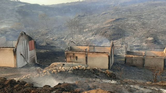 El incendio en Carlos Paz quemó viviendas, un quincho de Peko´s y un viñedo