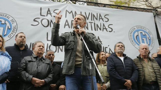 La CGT marchó en defensa de la industria nacional con duras críticas al Gobierno.