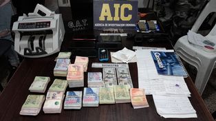 En los allanamientos a la banda se incautaron armas, droga fraccionada, vehículos y alrededor de un millón de pesos.