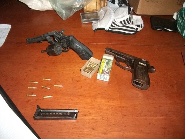 Secuestron armas y una moto robada en Yapeyú y detuvieron a cuatro personas