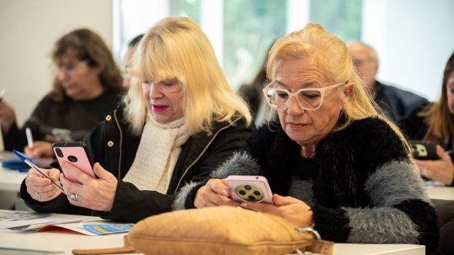 El Gobierno de Entre Ríos abre las inscripciones para el programa Mayores Conectados.