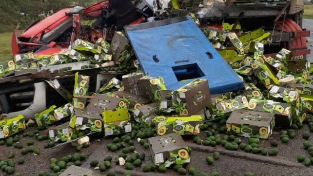 Chocaron dos camiones y un conductor fue hospitalizado