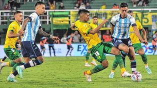 Defensa y Racing terminaron 2 a 2 en Florencio Varela.