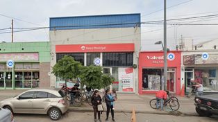 La sucursal Empalme Graneros del Banco Municipal de Rosario, ubicada en Juan José Paso al 5700, fue baleada esta madrugada.