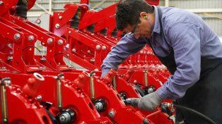 Los sectores industriales más golpeados fueron maquinaria agrícola, automotriz y molienda de soja.