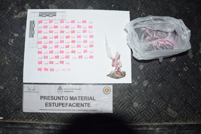 Detienen a un asesor del Senado con 100 pastillas de éxtasis en General Lagos