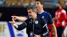 “Todavía queda alguna chance con el empate de Croacia y Dinamarca. Queremos dar ese paso para estar en la elite, para estar entre los ochos primeros del mundo y esperamos seguir mejorando”, indicó Cadenas en conferencia de prensa tras el 26-25 ante Qatar. “Todavía queda alguna chance con el empate de Croacia y Dinamarca. Queremos dar ese paso para estar en la elite, para estar entre los ochos primeros del mundo y esperamos seguir mejorando”, indicó Cadenas en conferencia de prensa tras el 26-25 ante Qatar.