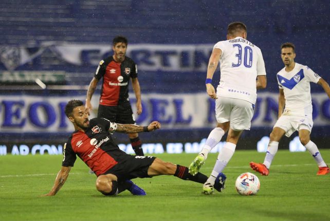 Newells debutó con derrota ante Vélez debido a un rendimiento que fue muy flojo