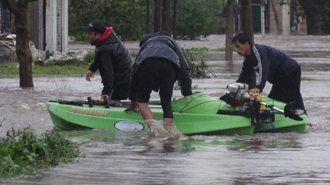 Videos y fotos que dan cuenta de la gravedad de las inundaciones en La Plata