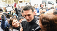 Autógrafos insólitos y recreo en bici: cómo son los días de Scaloni en Pujato después del Mundial