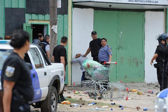 Tres heridos y 25 detenidos en un intento de saqueo en Villa Gobernador Gálvez