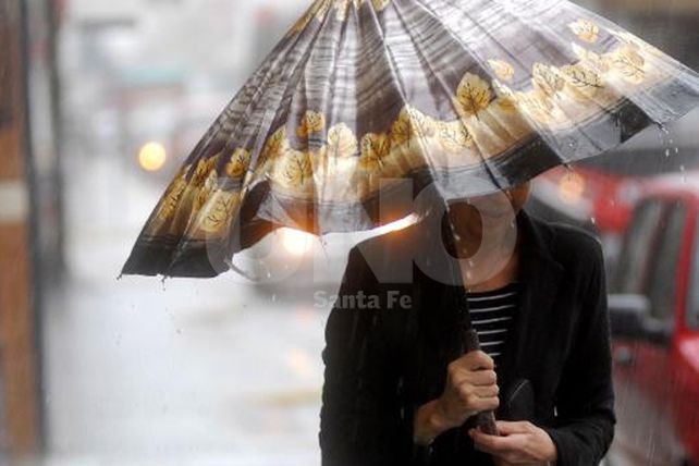 Una jornada gris, húmeda y donde seguirán las probabilidades de lluvias
