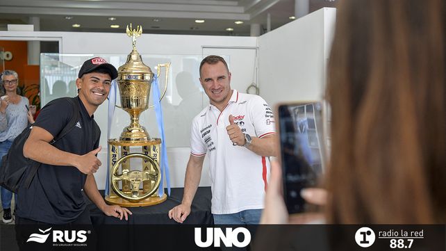 Lectores de UNO se fueron con la entrada y la foto con la Copa