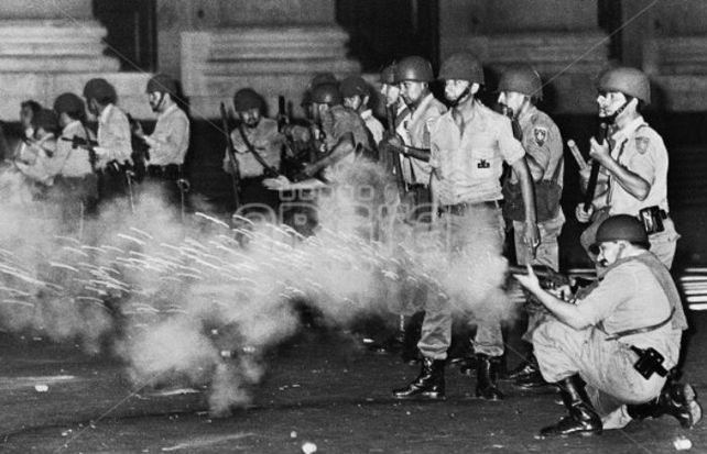 A pura bala. En diciembre de 1982 el ejército reprimió a los manifestantes y provocó muerte Dalmiro Flores.