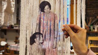 La sangre no es agua: una muestra textil que explora la memoria y el linaje femenino