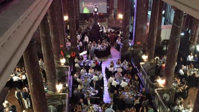 La cena se realizó para celebrar los 48 años de la UNR.