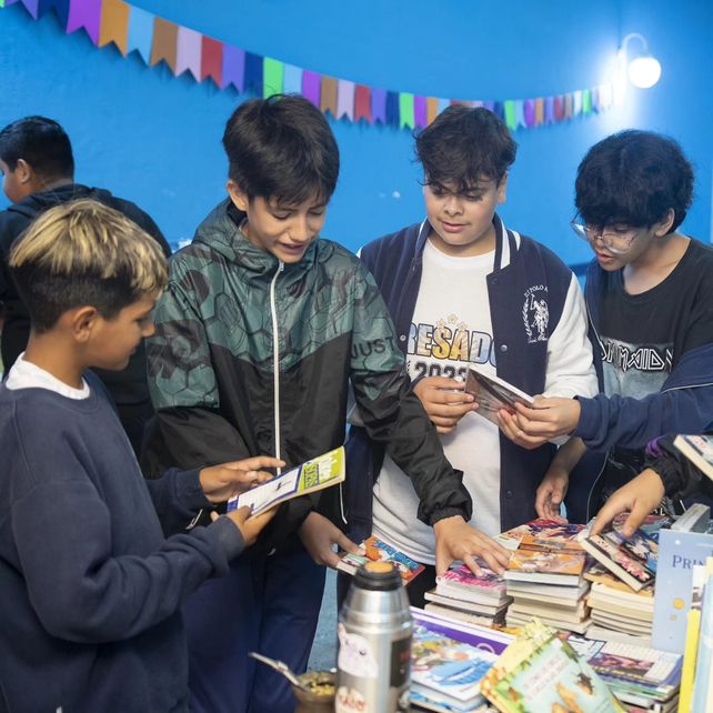 Timbúes. La Feria del Libro se desarrolló con éxito y contó con la participación de escritores e invitados.