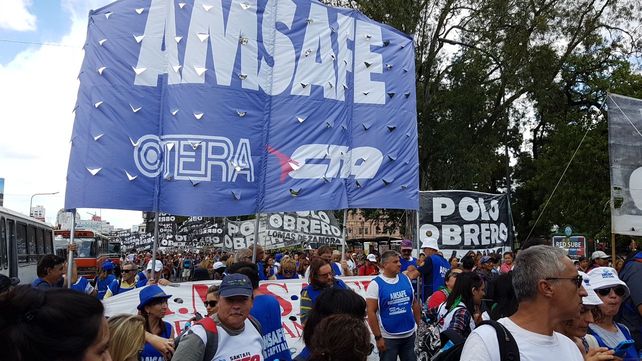 Los gremios santafesinos arriban a Buenos Aires para marchar contra las políticas del gobierno