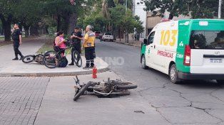 Chocaron dos motociclistas: uno de ellos está internado y en grave estado