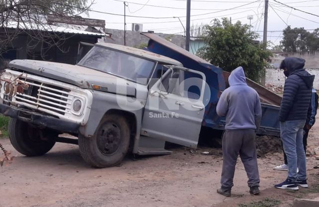 Un camión volcador