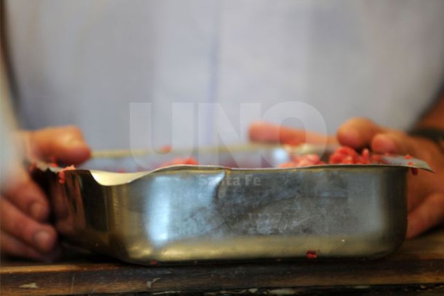 Los santafesinos podrán pedirle a los carniceros que le piquen la carne a la vista