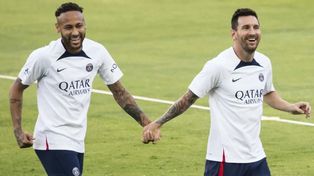 Neymar junto a su amigo Lionel Messi en la estadía de los jugadores en París Saint Germain.