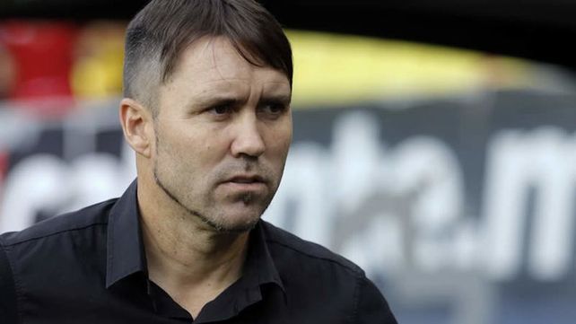 Chacho Coudet dejó de ser el técnico de Tijuana