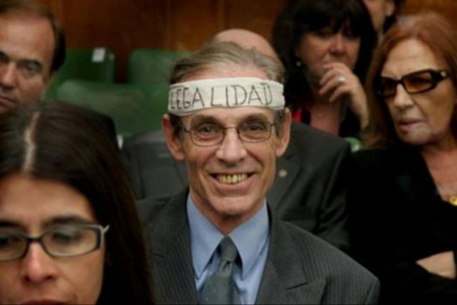 &nbsp;Amelong ingresó en 2010 a la sala con una vincha que decía Legalidad y que fue permitida por los jueces.&nbsp;