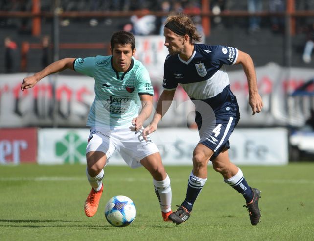 Colón cayó con Gimnasia y el sueño por llegar a la Libertadores se desmorona