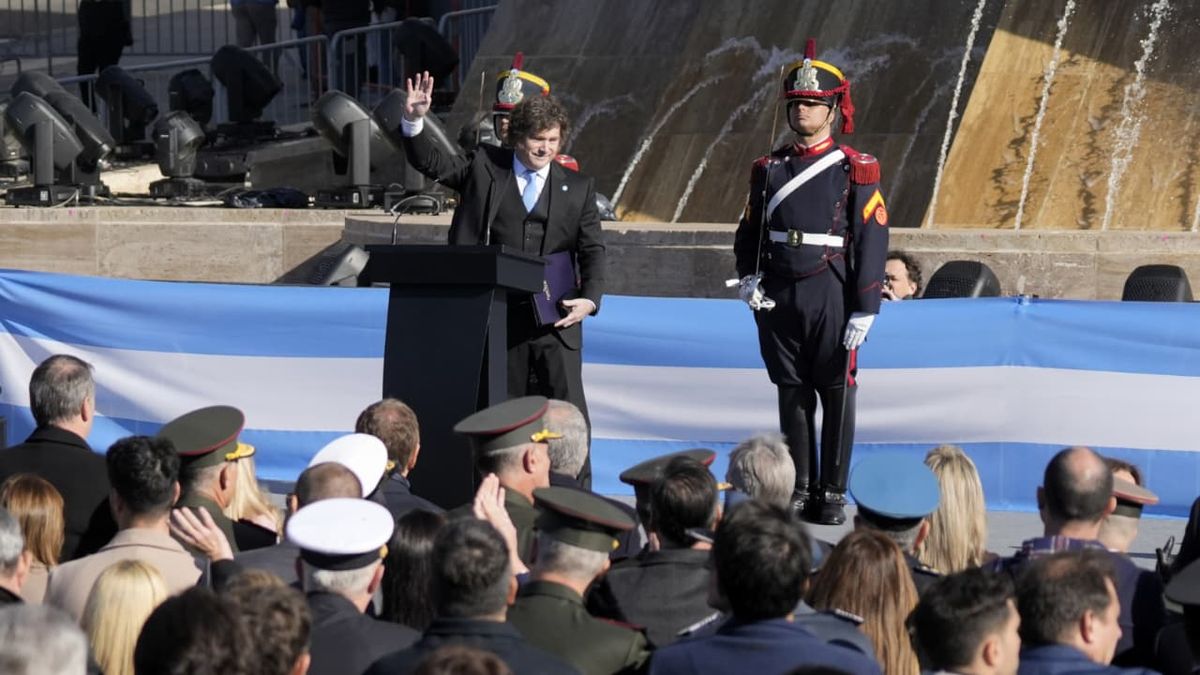 Milei hizo un gesto de fortaleza en Rosario: "Argentina no nació de la resignación"