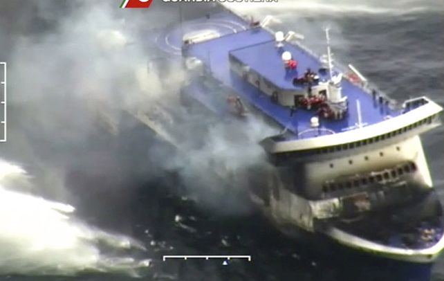 Espanto. Remolcadores controlaron el incendio del Norman Atlantic